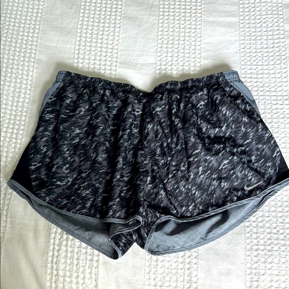 Women’s Nike Dri-Fit Running Shorts XL